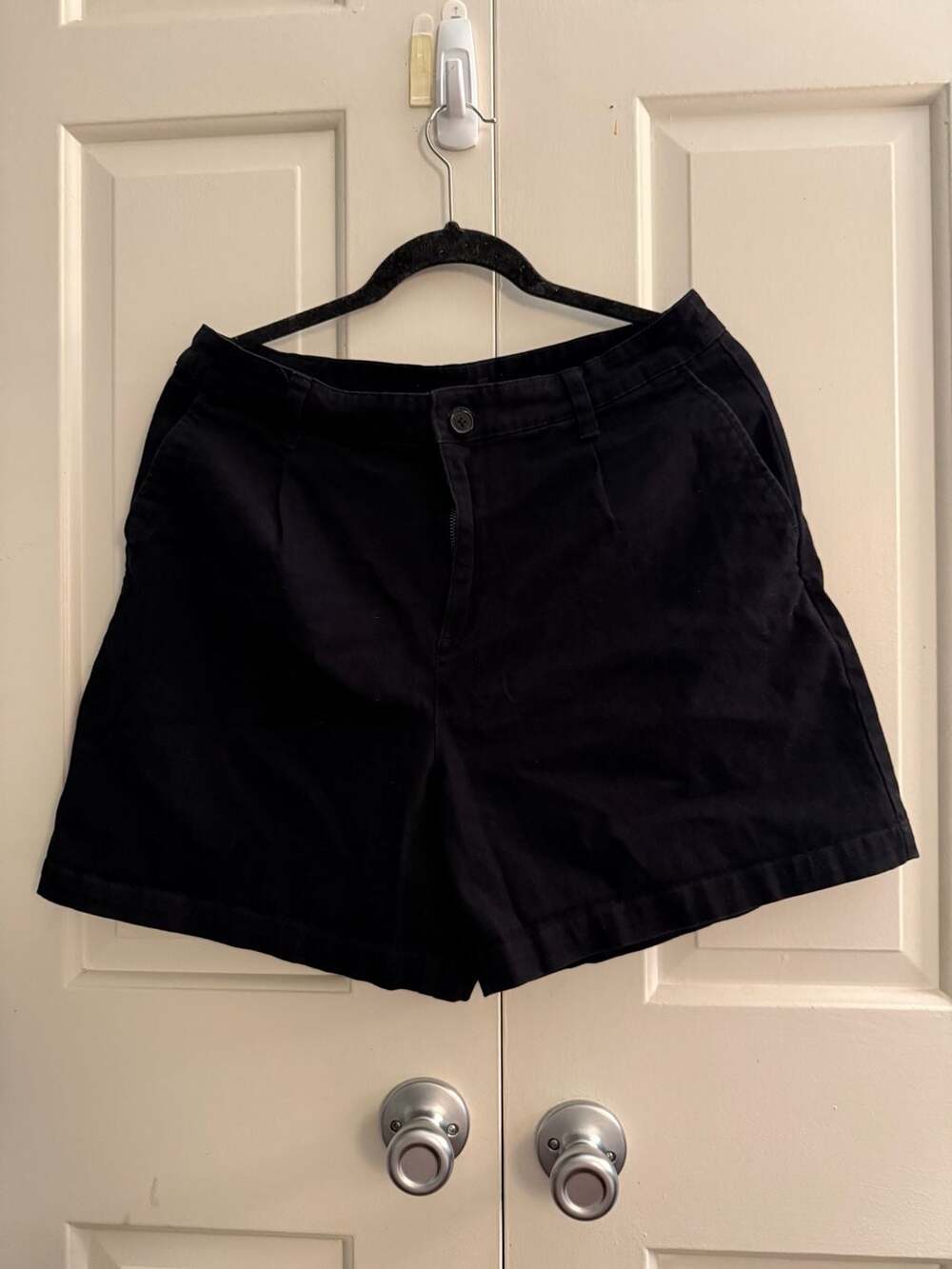 Banana Republic Black Pleated Chino Shorts Size 12